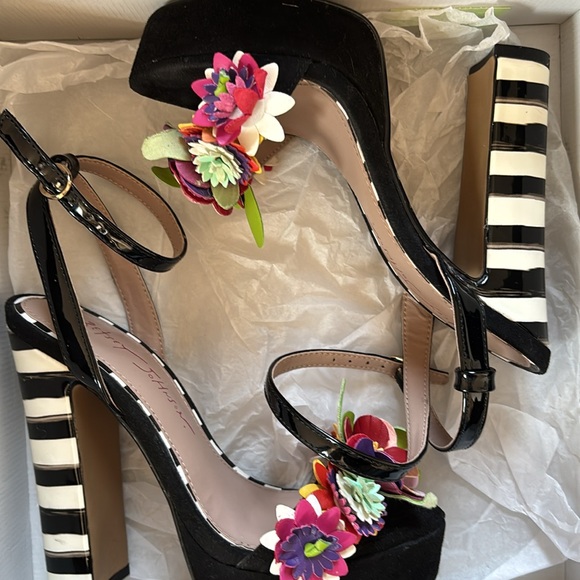 Betsy Johnson Carra Floral Heels Used with Box - Picture 5 of 5